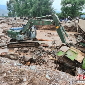 甘肃榆中强降雨引发山洪灾害 武警官兵迅速展开救援
