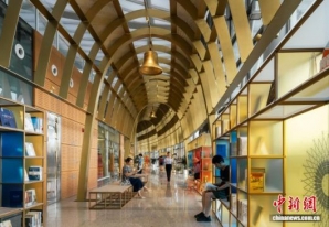 上海首个火车站内“图书馆”落地上海南站 占地约400平方米